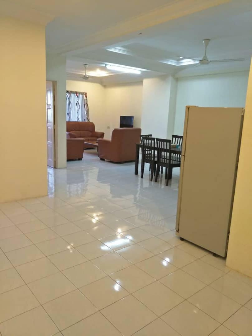 Desair Apartment By Scht Lumut Exterior photo